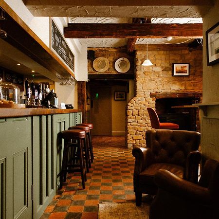 The Olde Coach House Inn Ashby Saint Ledgers Екстериор снимка