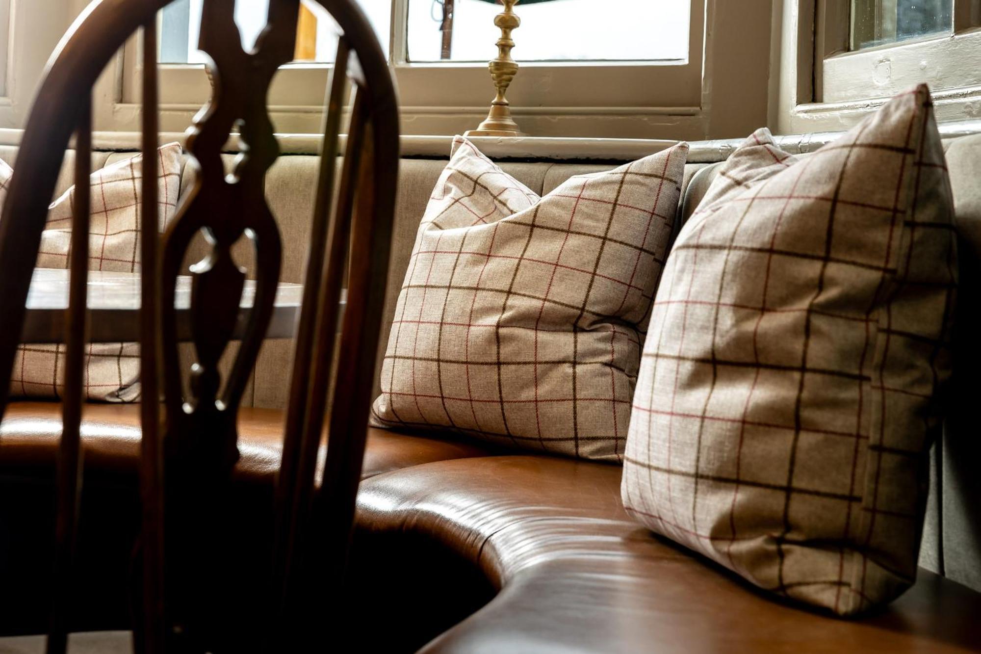The Olde Coach House Inn Ashby Saint Ledgers Екстериор снимка