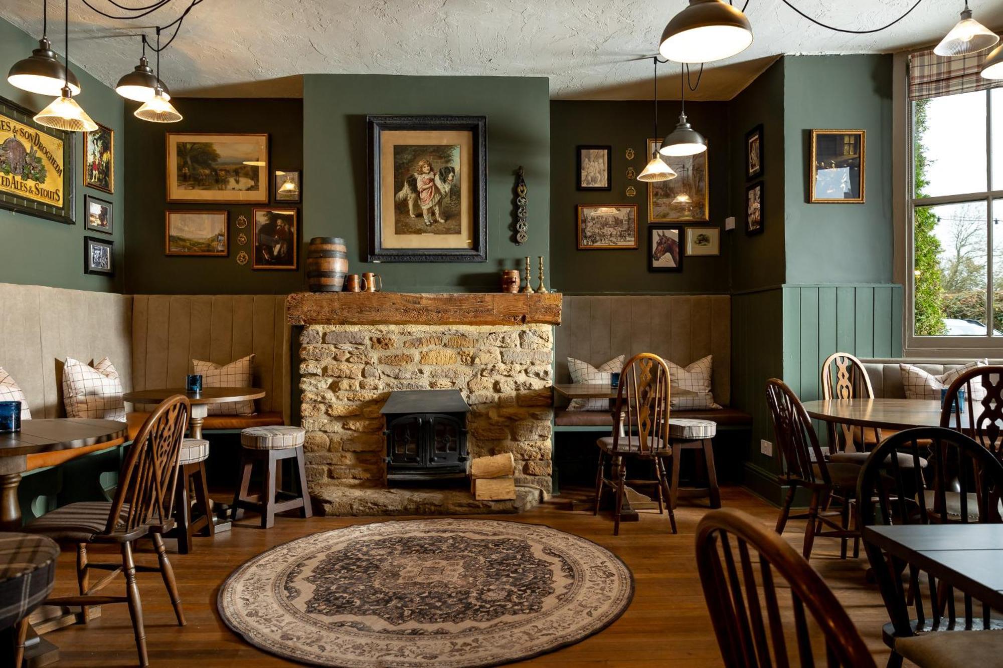 The Olde Coach House Inn Ashby Saint Ledgers Екстериор снимка