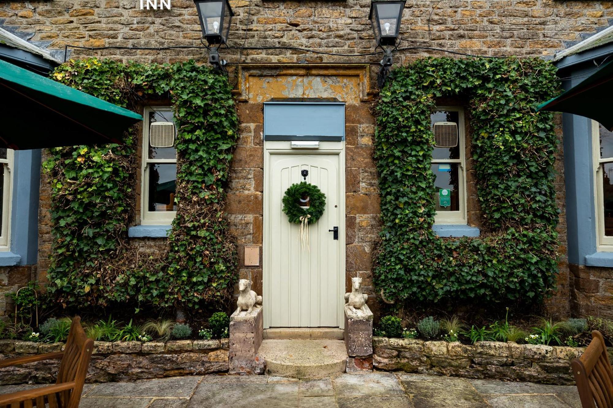 The Olde Coach House Inn Ashby Saint Ledgers Екстериор снимка