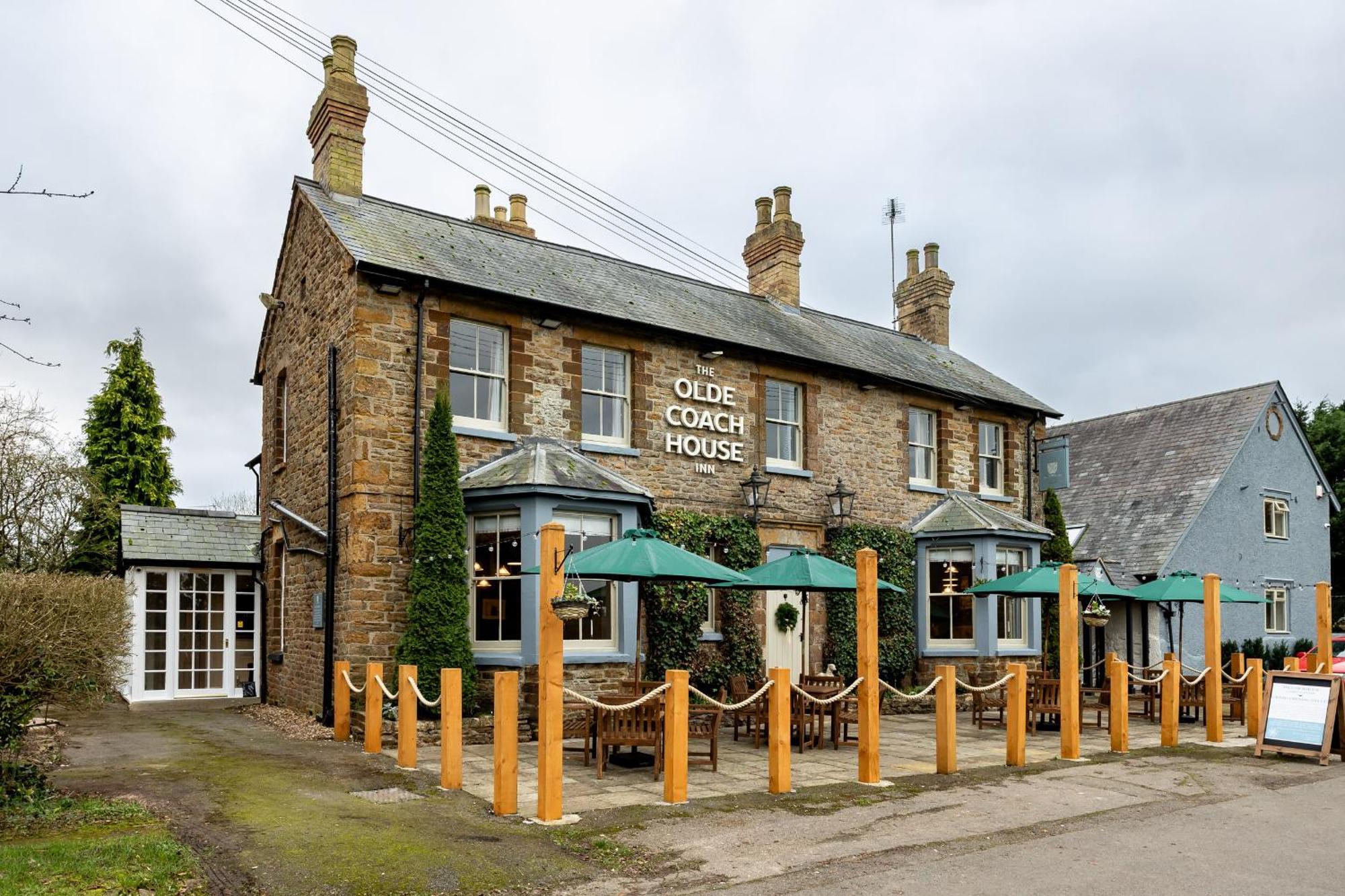 The Olde Coach House Inn Ashby Saint Ledgers Екстериор снимка