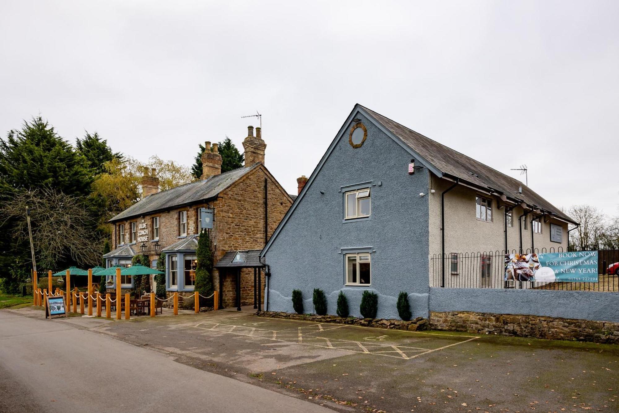 The Olde Coach House Inn Ashby Saint Ledgers Екстериор снимка