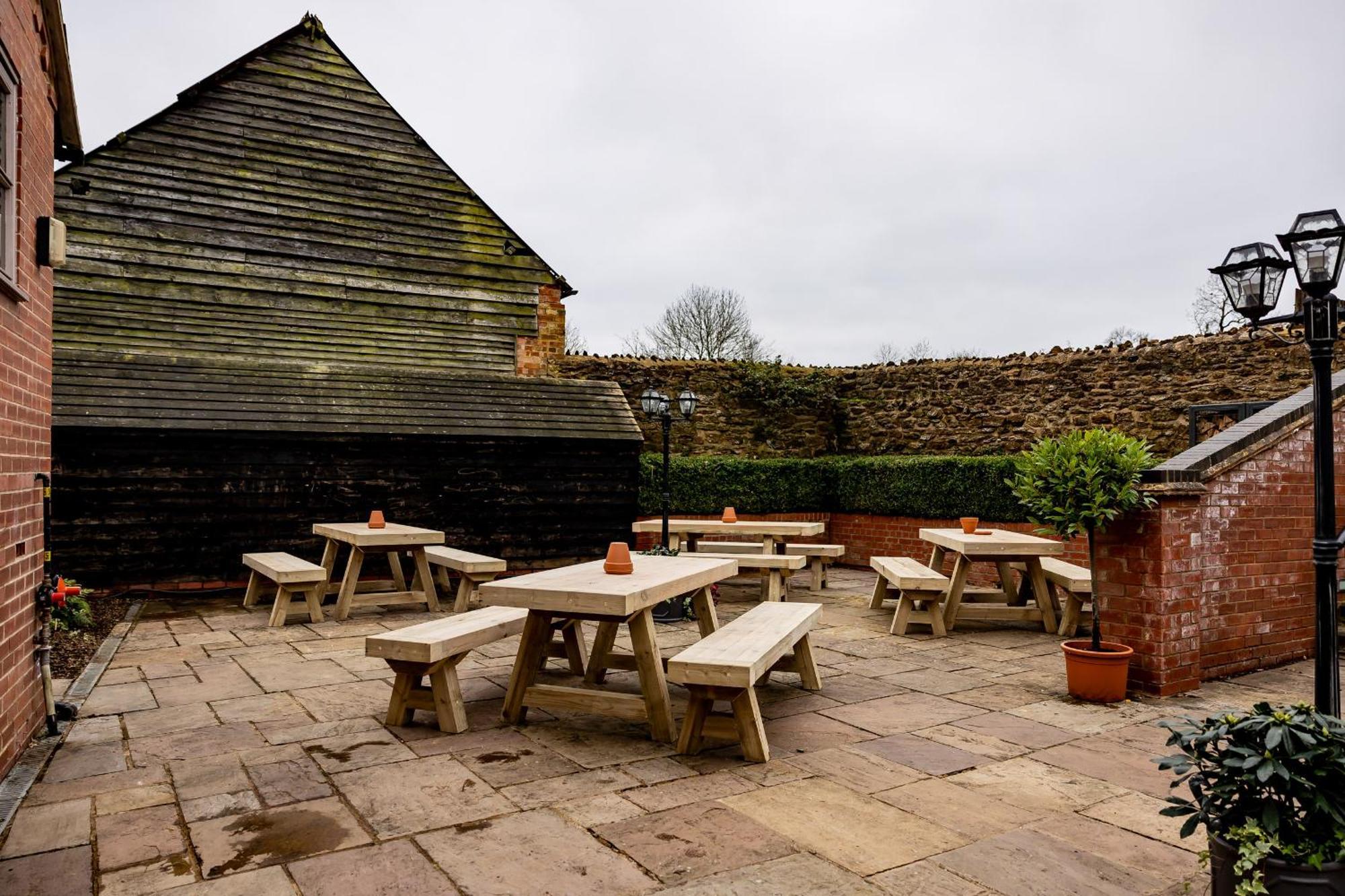The Olde Coach House Inn Ashby Saint Ledgers Екстериор снимка