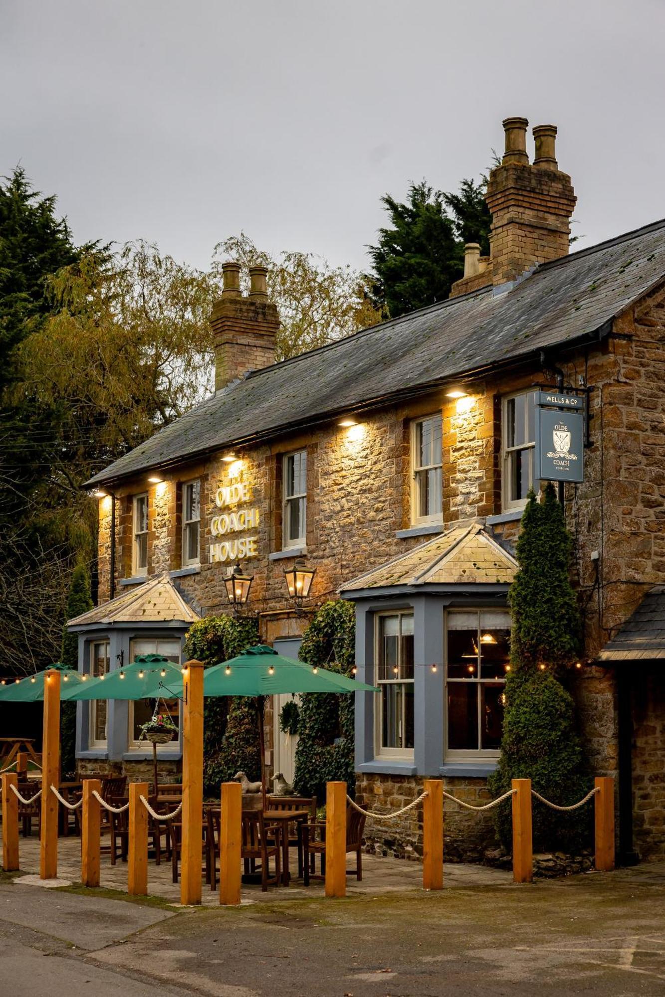 The Olde Coach House Inn Ashby Saint Ledgers Екстериор снимка