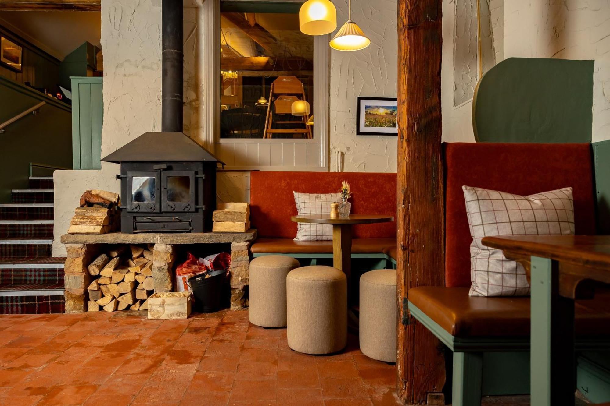 The Olde Coach House Inn Ashby Saint Ledgers Екстериор снимка