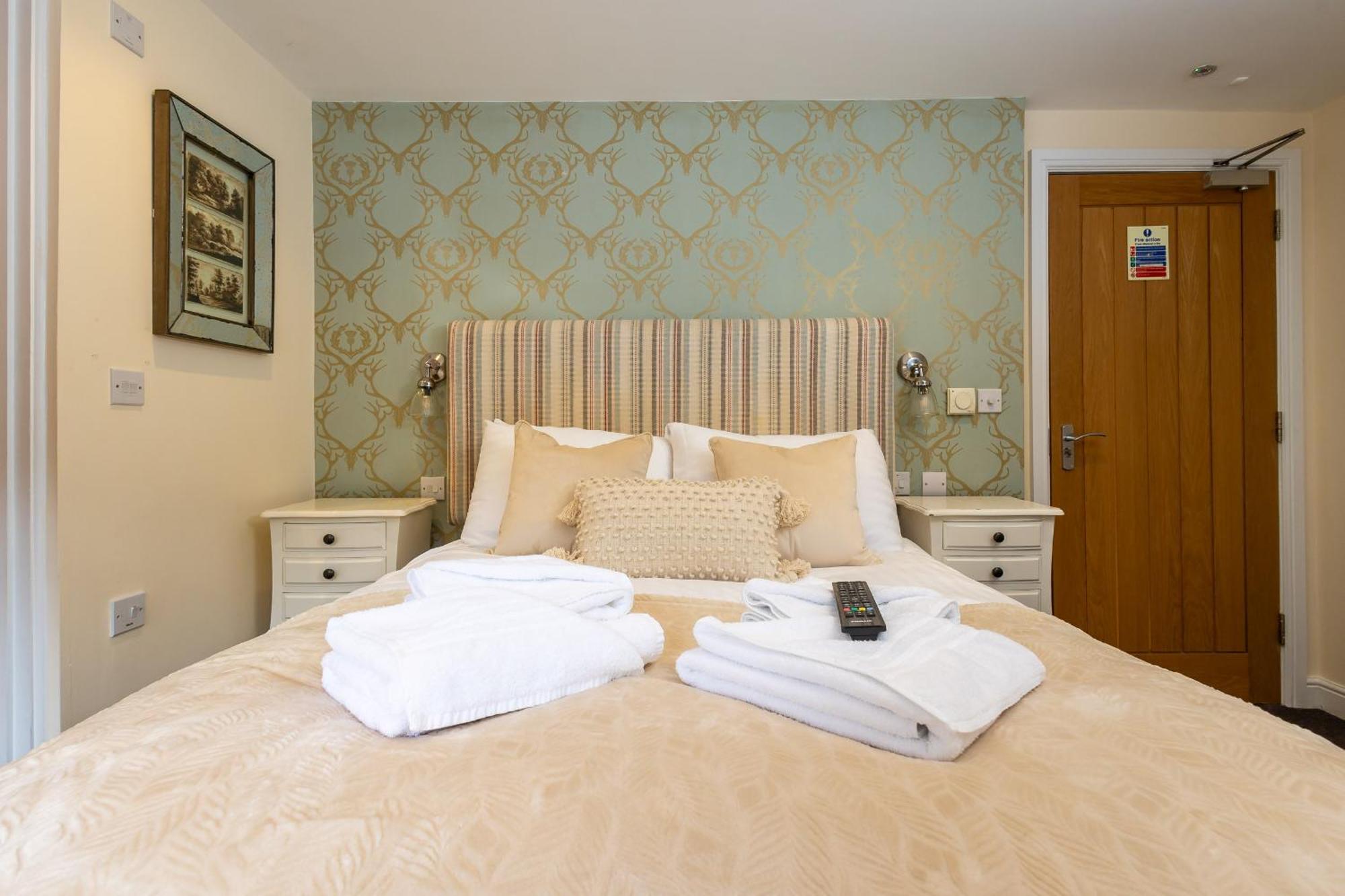 The Olde Coach House Inn Ashby Saint Ledgers Екстериор снимка