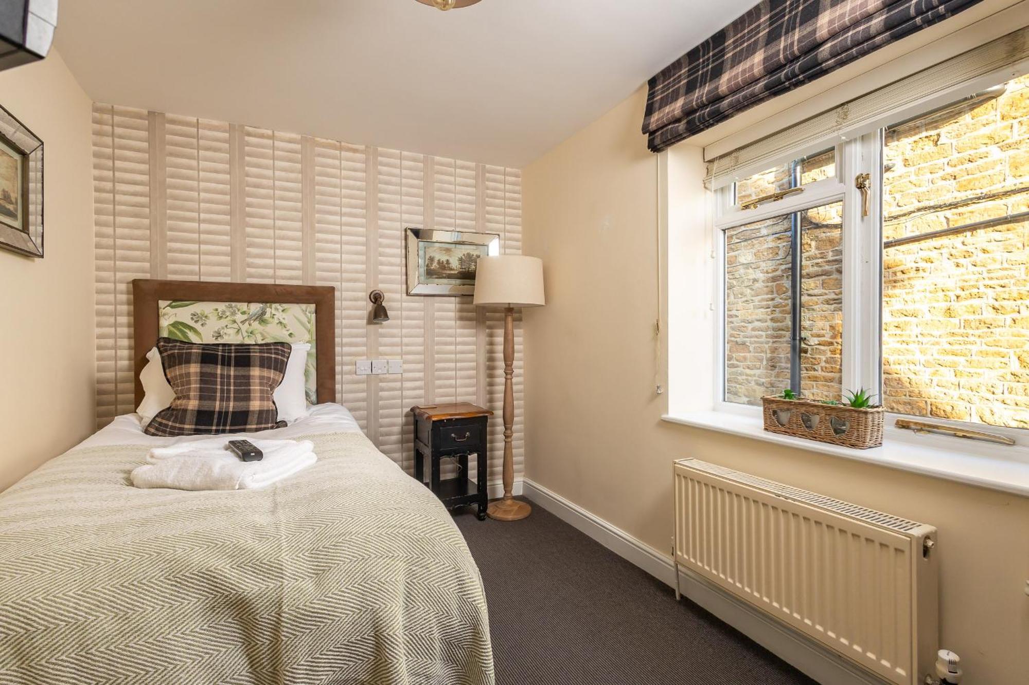 The Olde Coach House Inn Ashby Saint Ledgers Екстериор снимка