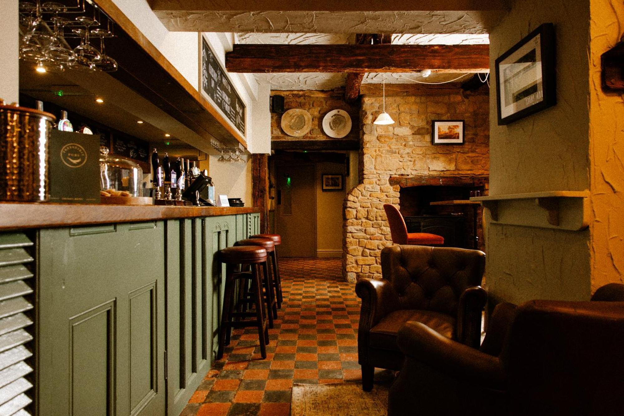 The Olde Coach House Inn Ashby Saint Ledgers Екстериор снимка