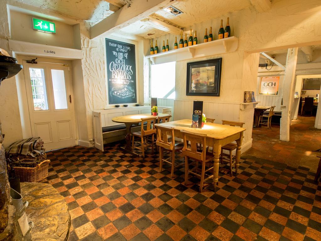 The Olde Coach House Inn Ashby Saint Ledgers Екстериор снимка