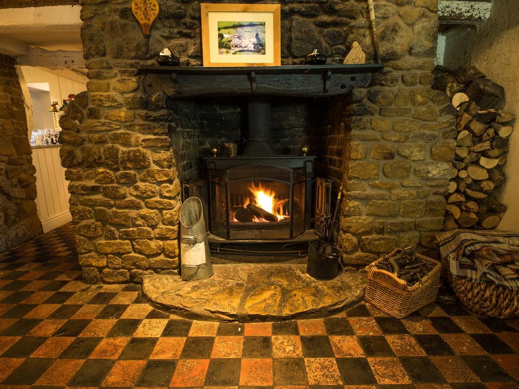 The Olde Coach House Inn Ashby Saint Ledgers Екстериор снимка