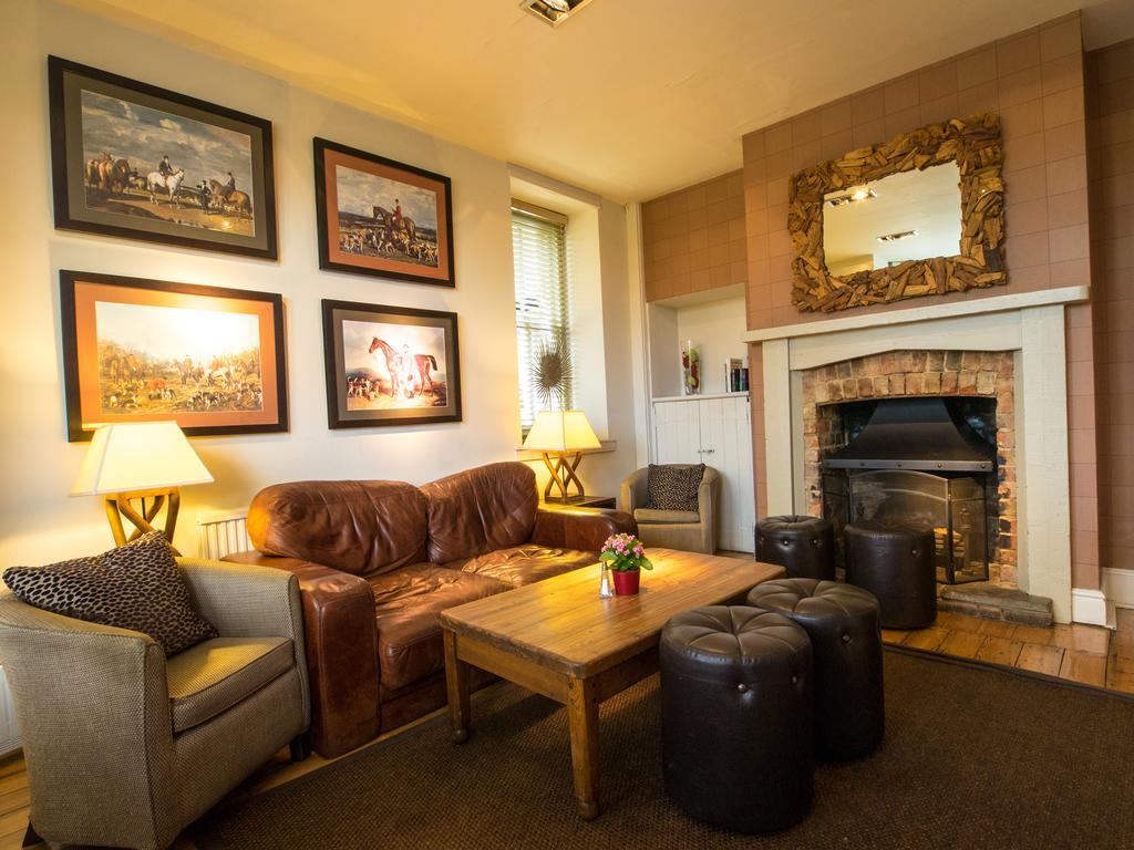 The Olde Coach House Inn Ashby Saint Ledgers Екстериор снимка