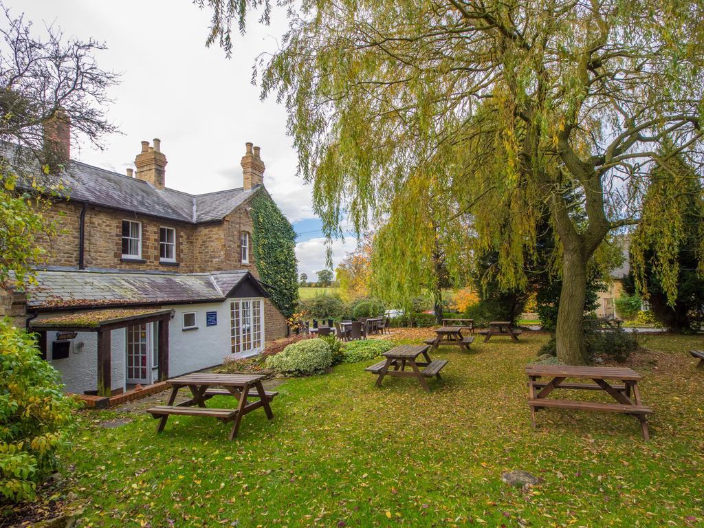 The Olde Coach House Inn Ashby Saint Ledgers Екстериор снимка
