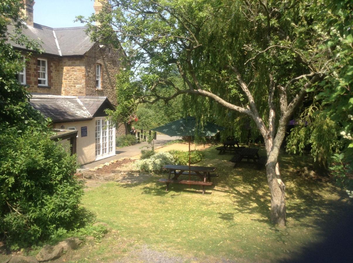 The Olde Coach House Inn Ashby Saint Ledgers Екстериор снимка